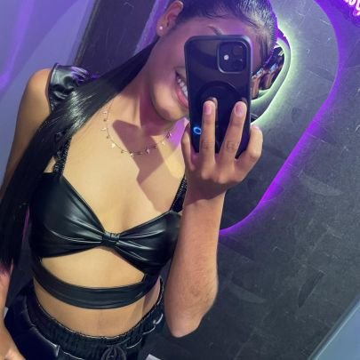 Johangelys23583's profile picture. “𝑃𝑜𝑟 𝑚𝑎𝑠 𝑞𝑢𝑒 𝑏𝑢𝑠𝑞𝑢𝑒𝑠 𝑒𝑛 𝑜𝑡𝑟𝑜𝑠 𝑗𝑎𝑟𝑑𝑖𝑛𝑒𝑠, 𝑗𝑎𝑚𝑎𝑠 𝑣𝑜𝑙𝑣𝑒𝑟𝑎𝑠 𝑎 𝑒𝑛𝑐𝑜𝑛𝑡𝑎𝑟 𝑙𝑎 𝑚𝑖𝑠𝑚𝑎 𝑓𝑙𝑜𝑟.” 🌹✨🤍