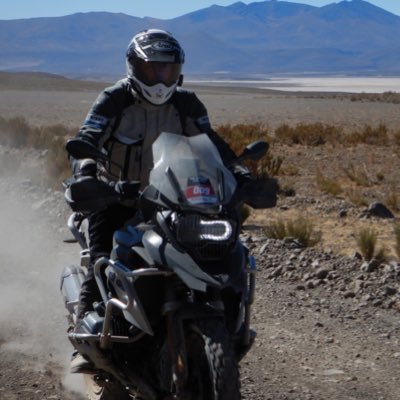 Abogado,defiendo la libertad y las tradiciones de Chile libre y soberano.Debate de ideas,Soy del 62% te sigo de vuelta,mi pasión,el vuelo✈️ y el motociclismo.