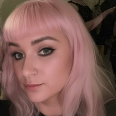 Sineadis's profile picture. Goldsmith @c0smicb0ulevard