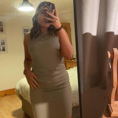 EllaHutchin3on's profile picture. 