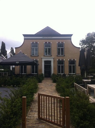 In een monumentaal gevestigde boerderij vindt u dit bijzondere restaurant. Daarnaast zijn er diverse zalen beschikbaar voor bijzondere gelegenheden.