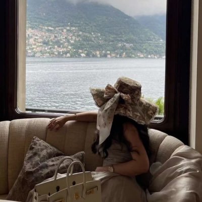 hy_lmry11's profile picture. مُختلفة غير عادية تُشبه الأشياء الأكثر رقة ..🧡🎶
