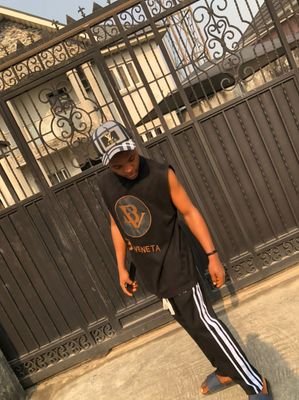 Always wanted God blessings
Siempre quise Dios bendiciones
🙏🙏🫰🫰
A boy with a golden heart
Un chico con un corazón de oro.
💕💕