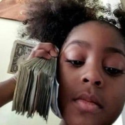 yohosfav's profile picture. 16