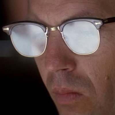 chilldeleuze's profile picture. bad writer