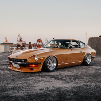 1971 datsun 240Z🚕スニーカー👟ファッション👖 ドブで拾った猫のユニ😸 #猫しか勝たん Twitterよりインスタがメイン