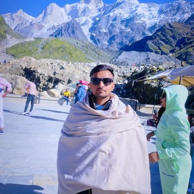 बदल जाओ वक्त के साथ या फिर वक्त बदलना सीखो
मजबूरियों को मत कोसो हर हाल में चलना सीखो