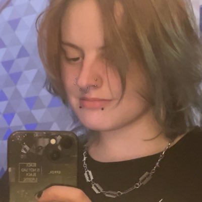 AbbyJan48881099's profile picture. i’m emo, i know very surprising