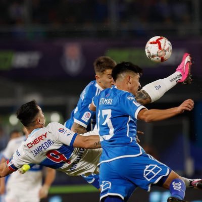 Amante del futbol e hincha de la Universidad Católica❤️. Ingeniero en informática 🧑💻