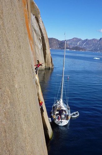 Sóc l'home perfecte, capità de creuer i alpinista aventurer.
Soy el hombre perfecto, capitan de crucero y alpinista aventurero.