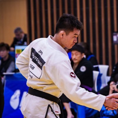 ブラジリアン柔術黒帯.GSB柔術ヘッドインストラクター. マスター:JBJJF全日本マスター選手権🥇🥇🥇🥇,IBJJF WORLD MASTER🥉, ASIAN🥇🥇,EURO🥉アダルト:JBJJF全日本選手権🥇, IBJJF ASIAN🥇🥇,Pan Pacific🥇🥇,WORLD🥉
