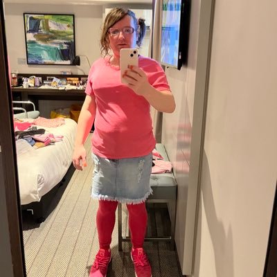 hi my name is Riley and i'm Trans she/her ;)