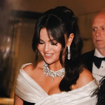 theyenvyselly's profile picture. “i’m one in a billion baby, don’t you agree?” | fan acc.