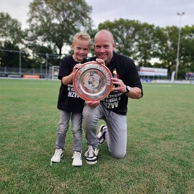 Docent VO. Voetbaltrainer - UEFA A. Actief als hoofdtrainer van HZVV (4e divisie). Daarvoor hoofdtrainer van o.a. SVI (1e klasse) & Hulzense Boys (2e klasse).