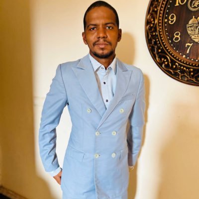 limanparis's profile picture. "Rêveur, créatif, et toujours en mouvement. 🎨🚀 #CarpeDiem"