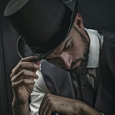 أنا انسان أحب الحرية و استمتع بحياتي
احب استكشاف وتعلم و ممارسة رياضة
أنا عماني الجنسية و اسكن في مسقط 😁✌️