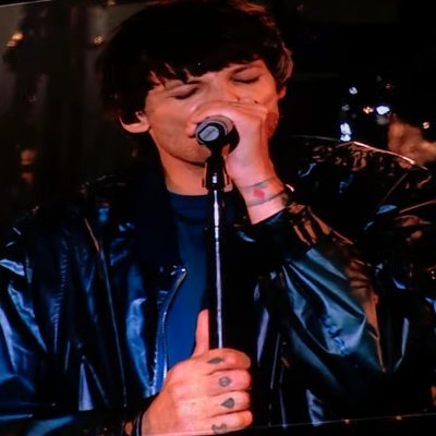 22; vi a louis y a harry en vivo no me importa nada; no bzz