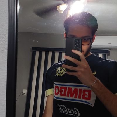 bcnrenjoyer's profile picture. perro adicto a la tecnología