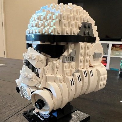 Computational physicist building Gen AI @ 🍎. Dad. Star Wars buff. I read books. I am rarely here.