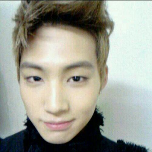 안녕하세요??? ㅎㅎ 신인연기자 JB군 봇입니다. 사칭 아니고요 JB군의 봇입니다ㅎ I'm not real JB. Real JB is @jbjyp