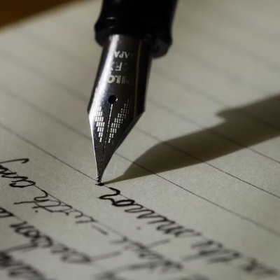 Fredegonde_R's profile picture. If we were living in a patriarchy, men would not want to be women.

Also @NewFictionWrit.