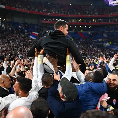 DodoB__'s profile picture. Tu viens à Lyon, tu t’fais taper,  qui t’as invité ❤️💙