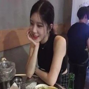 MfFnLU0Ivs28332's profile picture. 