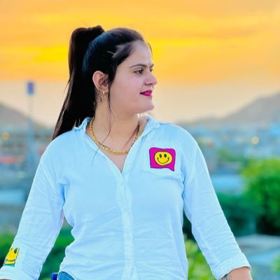 कुछ रिश्तो की कीमत नहीं होती है उनकी अहमियत होती है..!!🍁