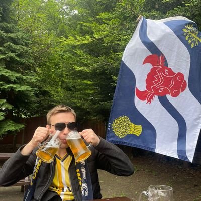 One of those London workers. History and IR grad, KCL. Oxford Utd, England, 🎾 fan.