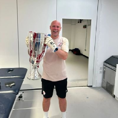Experienced Goalkeeping Coach UEFA GK A Licence FA Advanced Yth Award GK. Steve Hale Goalkeeping School & GK gloves. All views are my own and not of my employer
