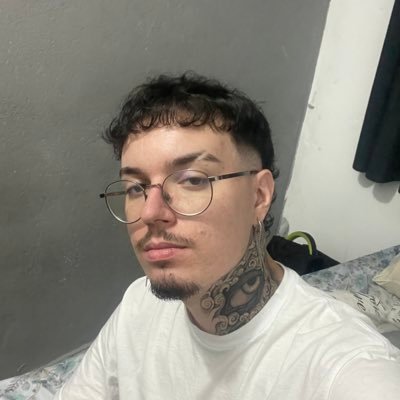 erixszsz's profile picture. 🥀Cantor 🥀22 anos 🥀ouçam eu no Spotify