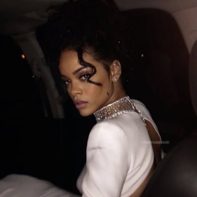 meanmean555's profile picture. 闭上眼睛痛苦也会溢出来