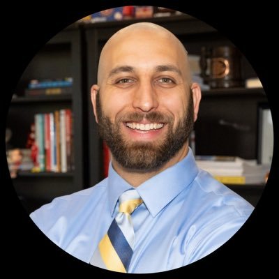 ⚡ CAREER SERVICES ⚡ HELPING STUDENTS & ALUMNI achieve goals through resume writing, coaching, & job search strategy.
