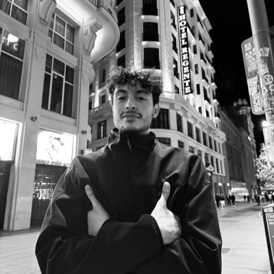 CharlesRow_'s profile picture. Escribo canciones de amor