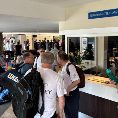 6 glass-back squash courts; 20 squash box leagues, 10 for racketball; 7 squash teams, 2 racketball teams; & a full-time coaching set-up, juniors to pro’s