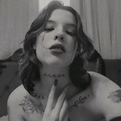 cringe de nascença e gostosa por hábito
you can STAY yeah