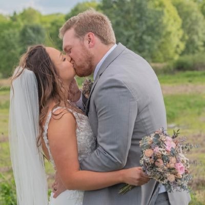 laineelicson's profile picture. 