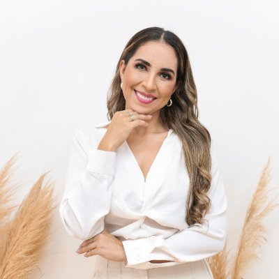 fiorevallejo_r's profile picture. 👩‍💻#Branding #DigitalStrategicPlanner y #CommunityManager
🎓Lic. en Publi en @upsa
❤️Mamá emprendedora