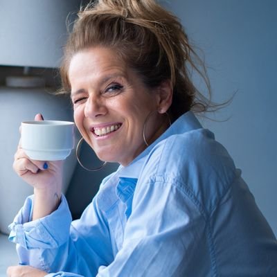 PatriciaMellodi's profile picture. Cantora e compositora, cronista.