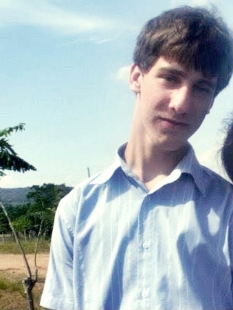 18 anos,colorado, Gaúcho ,..Me segue ;D