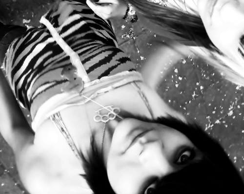 rock/drogas/sexo/doritos/cocacola/alcool/redbul/scenekids/bipolar/cigarrets/   o.o da gabs add ? :3 msn: klx-prodigio@hotmail.com