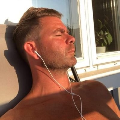 Tellan_21's profile picture. Liverpool FC, Blåvitt och 49ers.