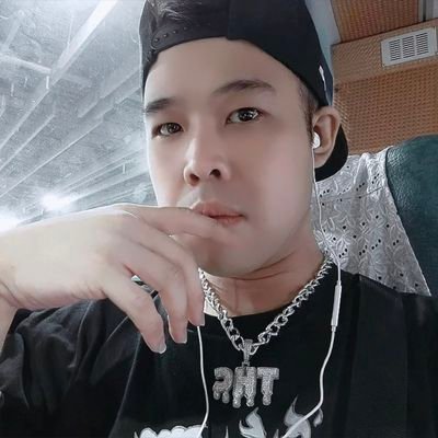 | 觀察員 | #30Y | 新北 | 幹話系 | #饒舌歌手 | ʙɪᴛᴄʜ , ᴅᴏɴ'ᴛ ᴋɪʟʟ ᴍʏ ᴠɪʙᴇ🔪| Freestyle信手拈來 | #微聲控 | 好脾氣 | 420💚 | 不喝酒但抽煙 | #想聊就私訊啦 |