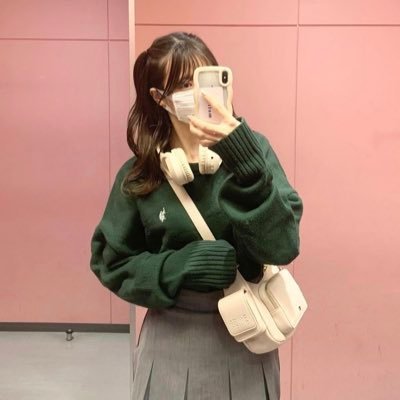 rinalakanz8201's profile picture. 