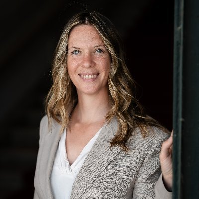 HeadhunterBeth's profile picture. 