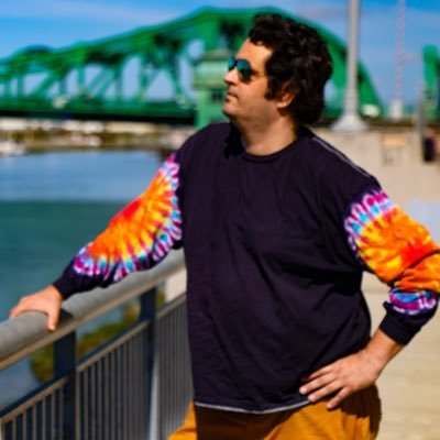 FloozyGreenberg's profile picture. goin down the road feelin glad ✌️