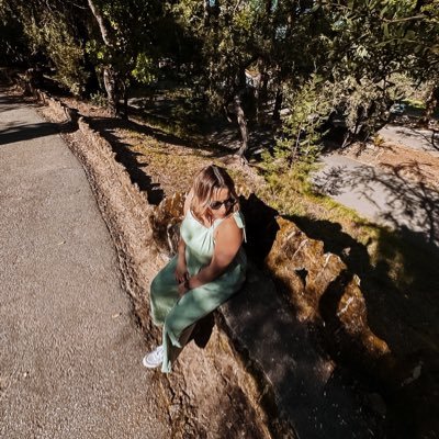 bela_alves04's profile picture. 