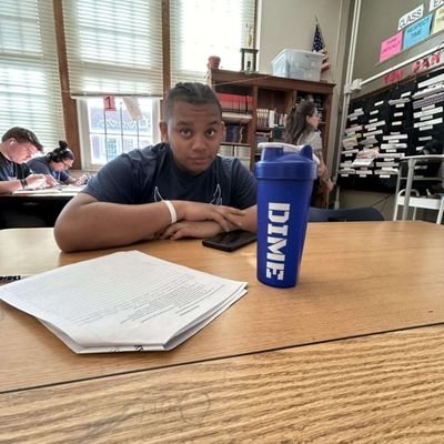 Quinton Class of 26' Shotput thrower PR 12.01 📩quintonjohnsonred17@gmail.com bench:210, Sqaut 385, Deadlift 355 5,8 210