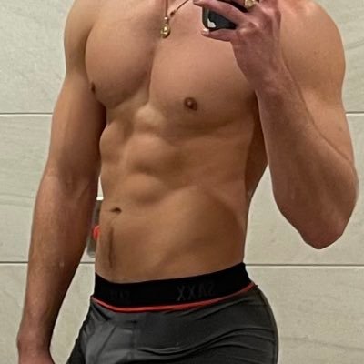 g_canuck1's profile picture. 18+ content | 6’1” | 28 yo | new here 👀| DM for collab