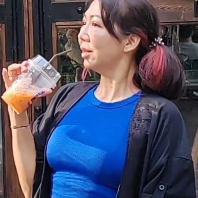 sweety4445's profile picture. แม้จะป้าแล้วแต่สู้ไม่ถอยนะ มีด้านสว่างก็มีด้านมืด